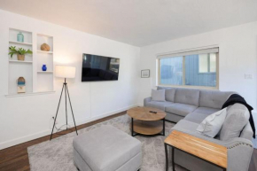 Walk to beach! Cozy One-Bedroom Coastal Retreat